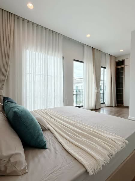 Setthasiri Serithai, Bangkok, Kanchanaphisek 11/3 Intersection 4, Khan Na Yao, Khan Na Yao, Bangkok, 4 Bedrooms, 250 sqm, Single Detached House For Rent, by Praphatson Sakon, 500244223 - DDproperty.com