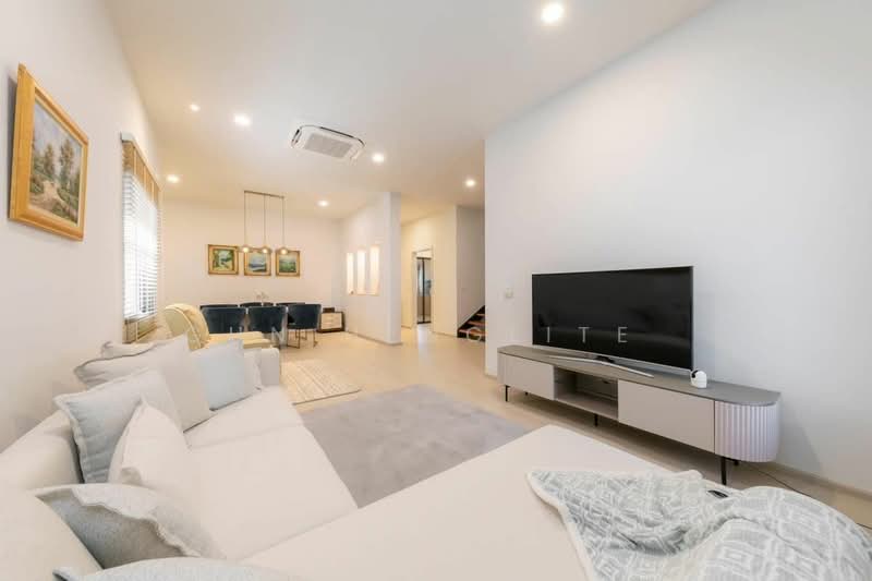 3-BR House, Bangkok, Bowon Niwet, Phra Nakhon, Bangkok, 3 Bedrooms, 450 sqm, Single Detached House For Sale, by Gun Henglite , 500244270 - DDproperty.com