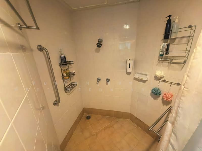 Golden Sand Beachside Condominium, Chon Buri (Pattaya), 23/5 Soi Na Jomtien, Na Chom Thian, Sattahip, Chon Buri (Pattaya), 3 Bedrooms, 252 sqm, Condo For Sale, by คอนโดหรูติดทะเล พัทยา พร้อมทางลงหาดส่วนตัว โกลเด้นแซนด์ บีชไซด์ คอนโดมิเนียม ชั้น 1 วิวทะเล 252 ตร.ม, 500244308 - DDproperty.com