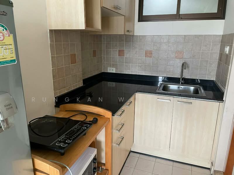 Lumpini Ville Phahol-Suthisarn, Bangkok, 23 Inthamara 2 Alley, Samsen Nai, Phaya Thai, Bangkok, 1 Bedroom, 45 sqm, Condo For Sale, by Rungkan Wijitjun, 500244327 - DDproperty.com