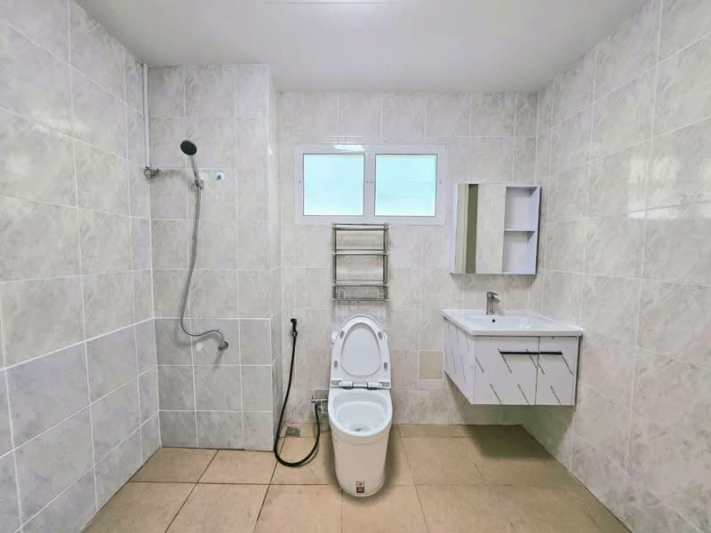 Lally Ville Pracha Uthit 72 : ลัลลี่วิลล์ ประชาอุทิศ 72, Bangkok, ประชาอุทิศ, Thung Khru, Thung Khru, Bangkok, 4 Bedrooms, 150 sqm, Townhouse For Sale, by พิจักษณ์ ตั้งพานิชยานนท์, 500244333 - DDproperty.com