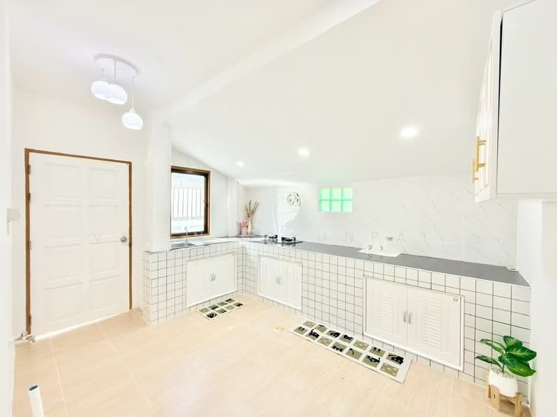 2-BR Townhouse, Chon Buri (Pattaya), Nong Pru, Bang Lamung (Pattaya), Chon Buri (Pattaya), 2 Bedrooms, 90 sqm, Townhouse For Sale, by Valen Lokunpai , 500244425 - DDproperty.com