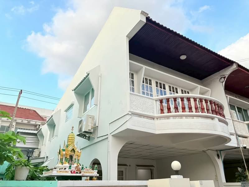 3-BR House, Bangkok, Lat Phrao, Lat Phrao, Bangkok, 3 Bedrooms, 204 sqm, Single Detached House For Sale, by Orapa Sumetheesirisakul, 500244470 - DDproperty.com