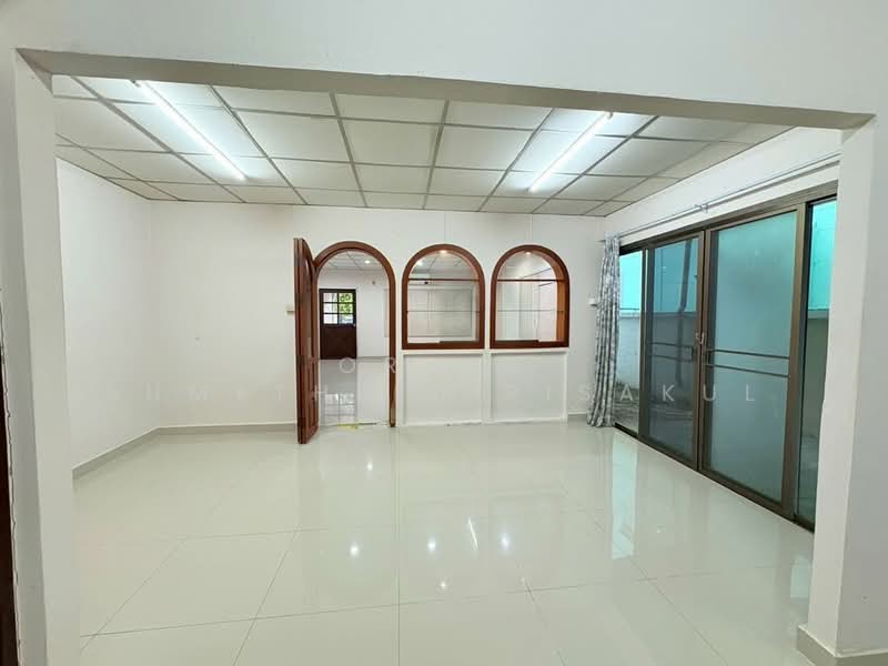 3-BR House, Bangkok, Lat Phrao, Lat Phrao, Bangkok, 3 Bedrooms, 204 sqm, Single Detached House For Sale, by Orapa Sumetheesirisakul, 500244470 - DDproperty.com