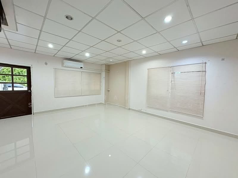 3-BR House, Bangkok, Lat Phrao, Lat Phrao, Bangkok, 3 Bedrooms, 204 sqm, Single Detached House For Sale, by Orapa Sumetheesirisakul, 500244470 - DDproperty.com