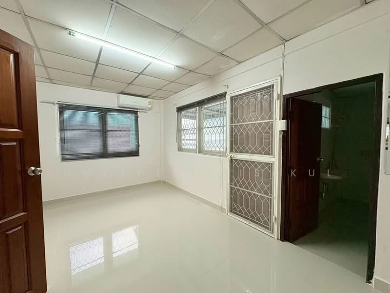 3-BR House, Bangkok, Lat Phrao, Lat Phrao, Bangkok, 3 Bedrooms, 204 sqm, Single Detached House For Sale, by Orapa Sumetheesirisakul, 500244470 - DDproperty.com