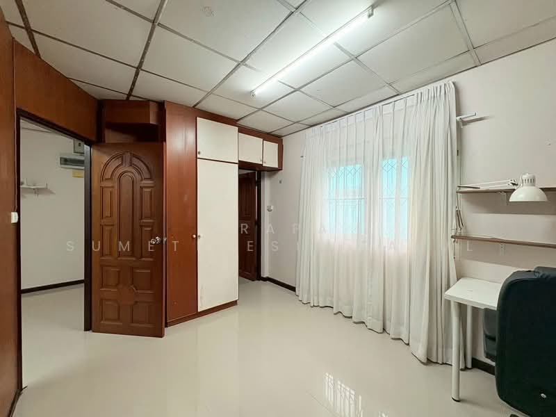 3-BR House, Bangkok, Lat Phrao, Lat Phrao, Bangkok, 3 Bedrooms, 204 sqm, Single Detached House For Sale, by Orapa Sumetheesirisakul, 500244470 - DDproperty.com