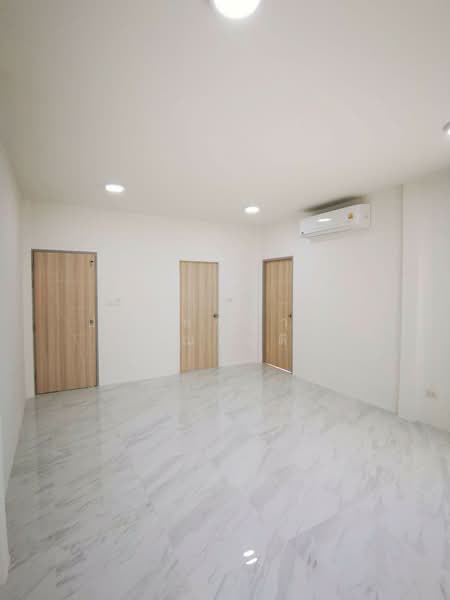 House Ladprao 48, Bangkok, Samsen Nok, Huai Khwang, Bangkok, 3 Bedrooms, 170 sqm, Single Detached House For Rent, by ปรินทร์ญาดา ชิณโชติ, 500244485 - DDproperty.com