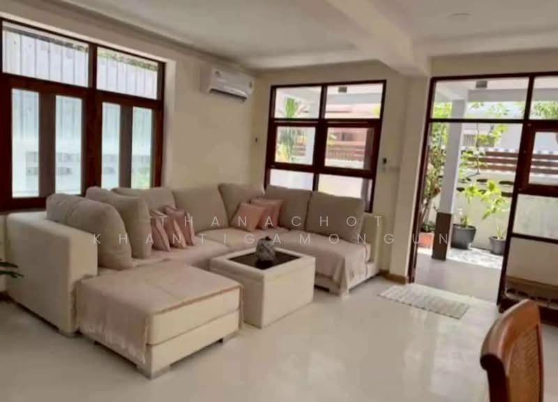 5-BR House, Bangkok, Phra Kanong, Khlong Toei, Bangkok, 5 Bedrooms, 495 sqm, Single Detached House For Rent, by Thanachot Khantigamongun, 500244580 - DDproperty.com