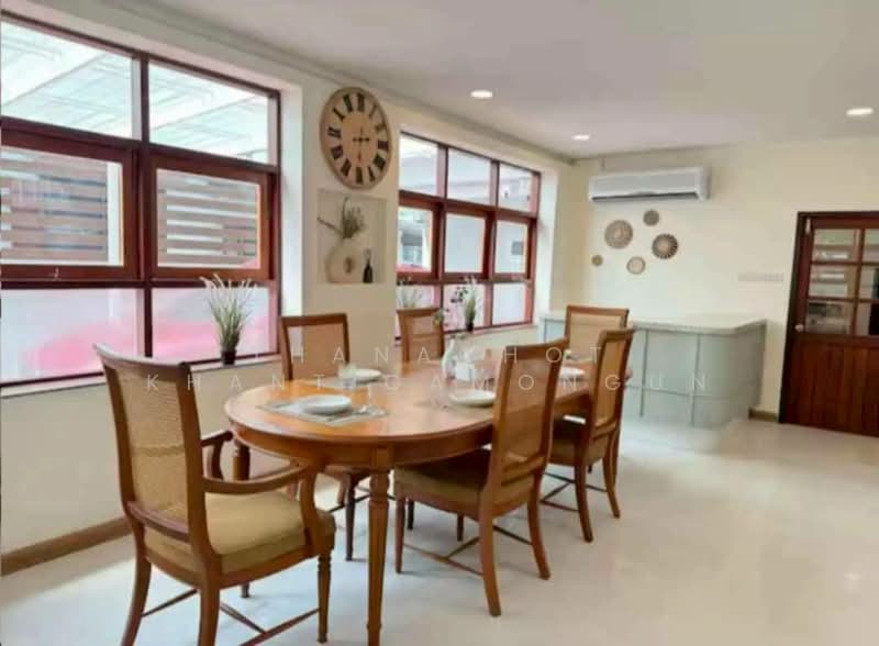 5-BR House, Bangkok, Phra Kanong, Khlong Toei, Bangkok, 5 Bedrooms, 495 sqm, Single Detached House For Rent, by Thanachot Khantigamongun, 500244580 - DDproperty.com