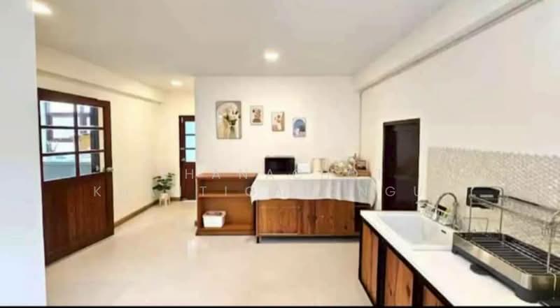 5-BR House, Bangkok, Phra Kanong, Khlong Toei, Bangkok, 5 Bedrooms, 495 sqm, Single Detached House For Rent, by Thanachot Khantigamongun, 500244580 - DDproperty.com