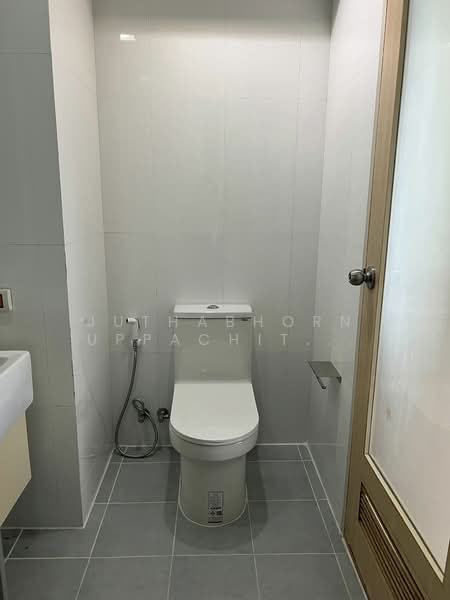 My Resort Bangkok, Bangkok, 1724 Petchaburi Road, Bang Kapi, Huai Khwang, Bangkok, 1 Bedroom, 43 sqm, Condo For Rent, by Juthabhorn Uppachit (Amy), 500244704 - DDproperty.com