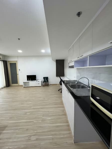 My Resort Bangkok, Bangkok, 1724 Petchaburi Road, Bang Kapi, Huai Khwang, Bangkok, 1 Bedroom, 43 sqm, Condo For Rent, by Juthabhorn Uppachit (Amy), 500244704 - DDproperty.com