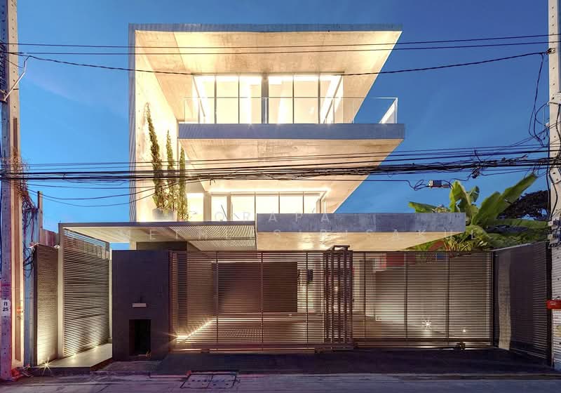 4-BR House, Bangkok, Khlong Tan Nua, Watthana, Bangkok, 4 Bedrooms, 587 sqm, Single Detached House For Sale, by Orapa Sumetheesirisakul, 500244766 - DDproperty.com