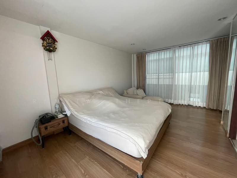 3-BR Townhouse, Bangkok, Silom, Bang Rak, Bangkok, 3 Bedrooms, 200 sqm, Townhouse For Rent, by Ramita  Theptham, 500244808 - DDproperty.com