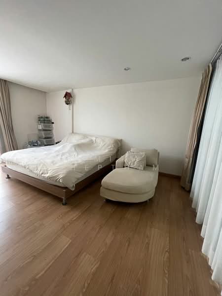 3-BR Townhouse, Bangkok, Silom, Bang Rak, Bangkok, 3 Bedrooms, 200 sqm, Townhouse For Rent, by Ramita  Theptham, 500244808 - DDproperty.com