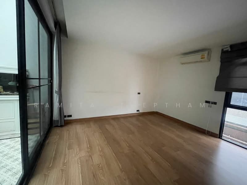 3-BR Townhouse, Bangkok, Silom, Bang Rak, Bangkok, 3 Bedrooms, 200 sqm, Townhouse For Rent, by Ramita  Theptham, 500244808 - DDproperty.com