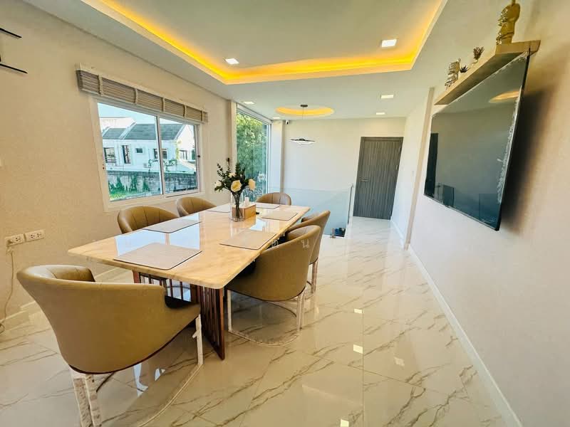 ทำเล MRT สุทธิสาร ซ.รัชดา 18 ให้เช่าทาวน์โฮมหลังใหญ่ หลังมุม ตกแต่งใหม่ สวย ครบครัน พร้อมอยู่ ทำเลดี, Bangkok, รัชดาภิเษก, Samsen Nok, Huai Khwang, Bangkok, 3 Bedrooms, 300 sqm, Townhouse For Rent, by บุษบา รัตนวงษ์ชัย, 500244817 - DDproperty.com