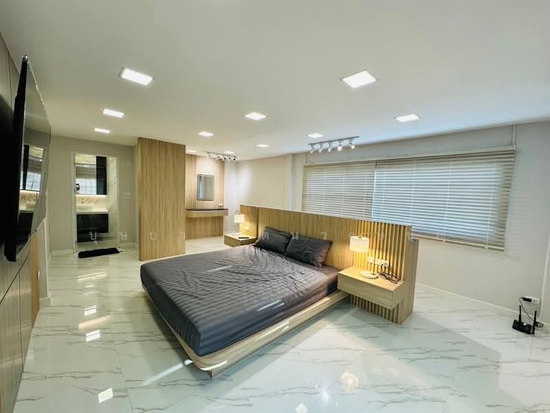 ทำเล MRT สุทธิสาร ซ.รัชดา 18 ให้เช่าทาวน์โฮมหลังใหญ่ หลังมุม ตกแต่งใหม่ สวย ครบครัน พร้อมอยู่ ทำเลดี, Bangkok, รัชดาภิเษก, Samsen Nok, Huai Khwang, Bangkok, 3 Bedrooms, 300 sqm, Townhouse For Rent, by บุษบา รัตนวงษ์ชัย, 500244817 - DDproperty.com