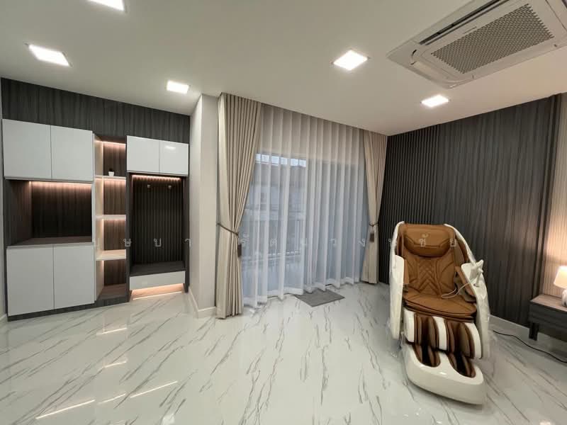 ทำเล MRT สุทธิสาร ซ.รัชดา 18 ให้เช่าทาวน์โฮมหลังใหญ่ หลังมุม ตกแต่งใหม่ สวย ครบครัน พร้อมอยู่ ทำเลดี, กรุงเทพ, รัชดาภิเษก, สามเสนนอก, ห้วยขวาง, กรุงเทพ, 300 ตร.ม., ทาวน์เฮ้าส์ ให้เช่า, โดย บุษบา รัตนวงษ์ชัย, 500244817 - DDproperty.com