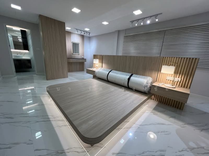 ทำเล MRT สุทธิสาร ซ.รัชดา 18 ให้เช่าทาวน์โฮมหลังใหญ่ หลังมุม ตกแต่งใหม่ สวย ครบครัน พร้อมอยู่ ทำเลดี, กรุงเทพ, รัชดาภิเษก, สามเสนนอก, ห้วยขวาง, กรุงเทพ, 300 ตร.ม., ทาวน์เฮ้าส์ ให้เช่า, โดย บุษบา รัตนวงษ์ชัย, 500244817 - DDproperty.com