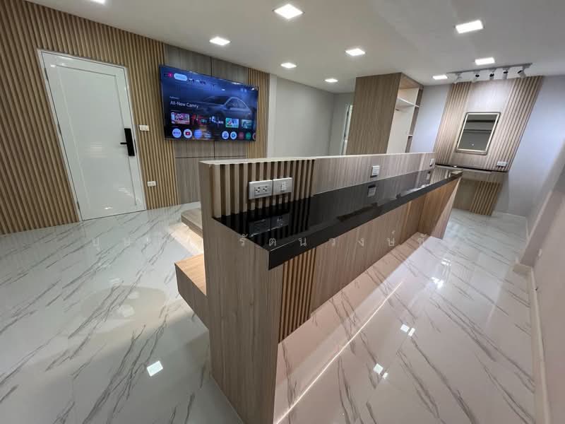 ทำเล MRT สุทธิสาร ซ.รัชดา 18 ให้เช่าทาวน์โฮมหลังใหญ่ หลังมุม ตกแต่งใหม่ สวย ครบครัน พร้อมอยู่ ทำเลดี, Bangkok, รัชดาภิเษก, Samsen Nok, Huai Khwang, Bangkok, 3 Bedrooms, 300 sqm, Townhouse For Rent, by บุษบา รัตนวงษ์ชัย, 500244817 - DDproperty.com