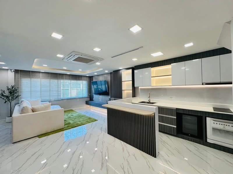 ทำเล MRT สุทธิสาร ซ.รัชดา 18 ให้เช่าทาวน์โฮมหลังใหญ่ หลังมุม ตกแต่งใหม่ สวย ครบครัน พร้อมอยู่ ทำเลดี, กรุงเทพ, รัชดาภิเษก, สามเสนนอก, ห้วยขวาง, กรุงเทพ, 300 ตร.ม., ทาวน์เฮ้าส์ ให้เช่า, โดย บุษบา รัตนวงษ์ชัย, 500244817 - DDproperty.com