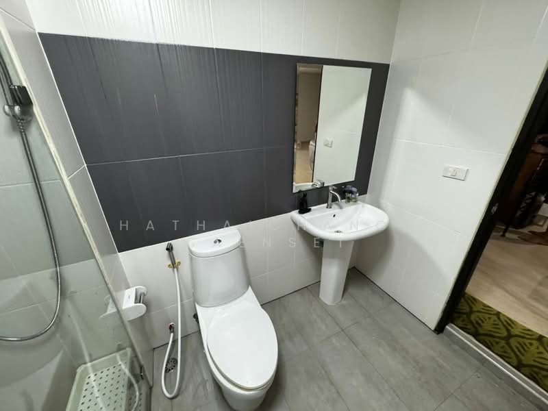 Le Cosi Ekamai 28, Bangkok, Sukhumvit, Khlong Tan Nua, Watthana, Bangkok, 3 Bedrooms, 144 sqm, Condo For Rent, by Hathaichanok Saenset, 500245053 - DDproperty.com