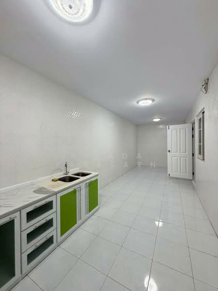 Urban Sathorn, Bangkok, Ratchaphruek Road, Bang Chak, Phasi Charoen, Bangkok, 3 Bedrooms, 300 sqm, Townhouse For Rent, by Airada Parasarn, 500245085 - DDproperty.com