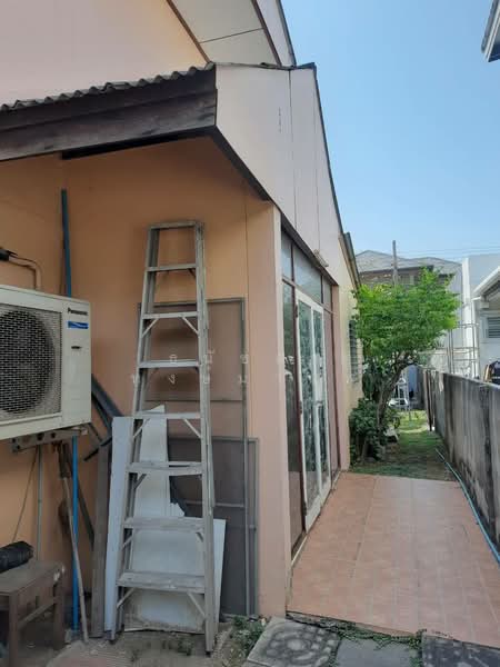 Seri Village 2 Rama 9, Bangkok, Hua Mak, Bang Kapi, Bangkok, 4 Bedrooms, 200 sqm, Single Detached House For Sale, by Thanatsorn Hongmanop, 500245176 - ด้านหลังบ้าน - DDproperty.com