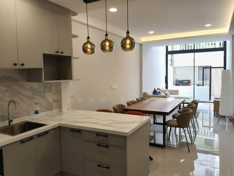 For Rent: 3-Storey Home Office in Ekkamai Area, Pet-Friendly (SPSSR173), Bangkok, ซ. เอกมัย 22, Khlong Tan Nua, Watthana, Bangkok, 3 Bedrooms, 200 sqm, Townhouse For Rent, by Khun Poon, 500245192 - DDproperty.com