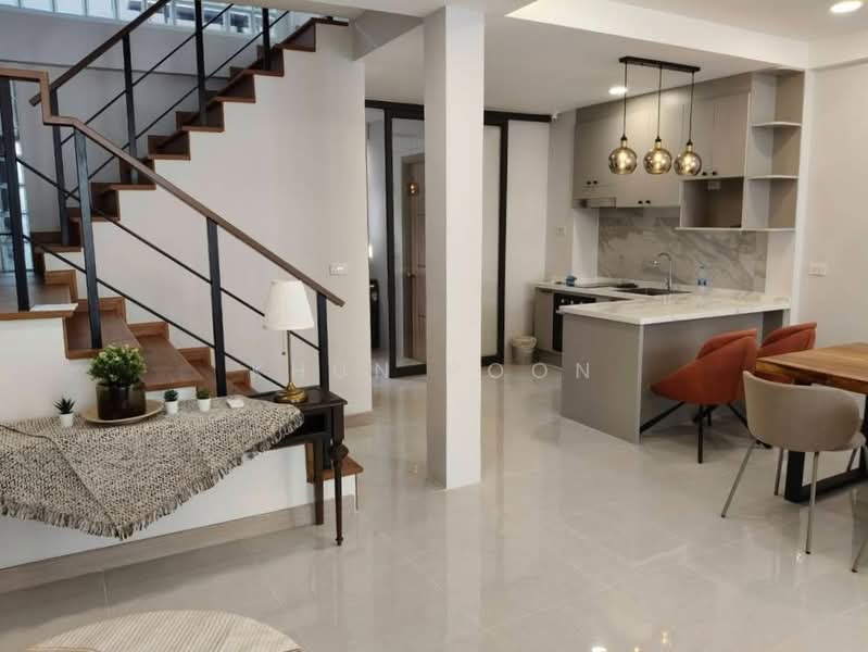 For Rent: 3-Storey Home Office in Ekkamai Area, Pet-Friendly (SPSSR173), Bangkok, ซ. เอกมัย 22, Khlong Tan Nua, Watthana, Bangkok, 3 Bedrooms, 200 sqm, Townhouse For Rent, by Khun Poon, 500245192 - DDproperty.com