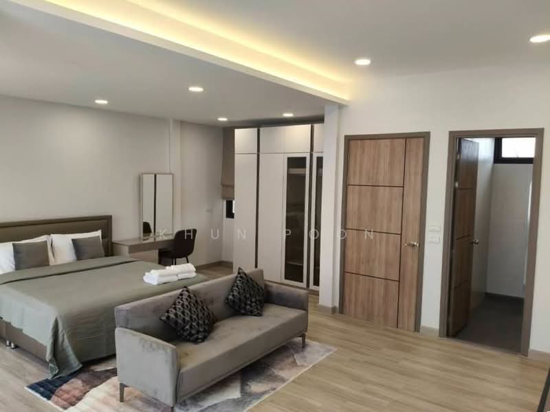 For Rent: 3-Storey Home Office in Ekkamai Area, Pet-Friendly (SPSSR173), Bangkok, ซ. เอกมัย 22, Khlong Tan Nua, Watthana, Bangkok, 3 Bedrooms, 200 sqm, Townhouse For Rent, by Khun Poon, 500245192 - DDproperty.com