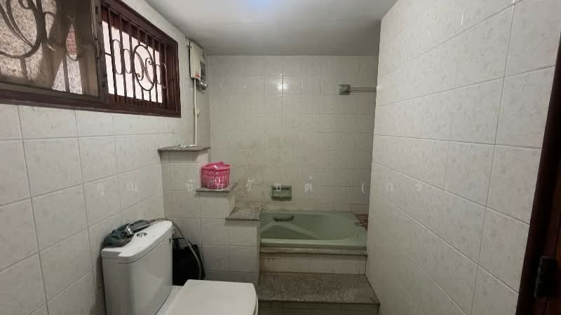 ทาวน์เฮ้าส์ 3 ชั้น ซอยงามวงศ์วาน 47 โครงสร้างดี แปลงริม, Bangkok, งามวงศ์วาน, Thung Song Hong, Lak Si, Bangkok, 3 Bedrooms, 200 sqm, Townhouse For Sale, by คุณ ชัยรัชต์ (กร), 500245212 - DDproperty.com