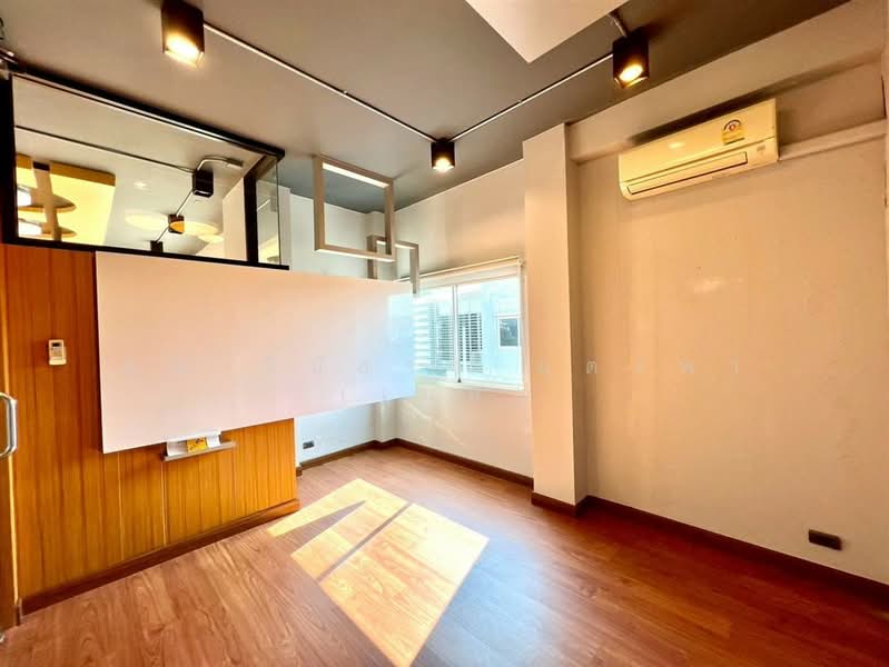 โฮมออฟฟิศ 4 ชั้น 60.8 ตร.ว. บี สแควร์ พระราม9-เหม่งจ๋าย, กรุงเทพ, ถนนประชาอุทิศ, วังทองหลาง, วังทองหลาง, กรุงเทพ, 250 ตร.ม., สำนักงาน ขาย, โดย คุณ วีนัสรา บุตรพา (เมล), 500245347 - DDproperty.com