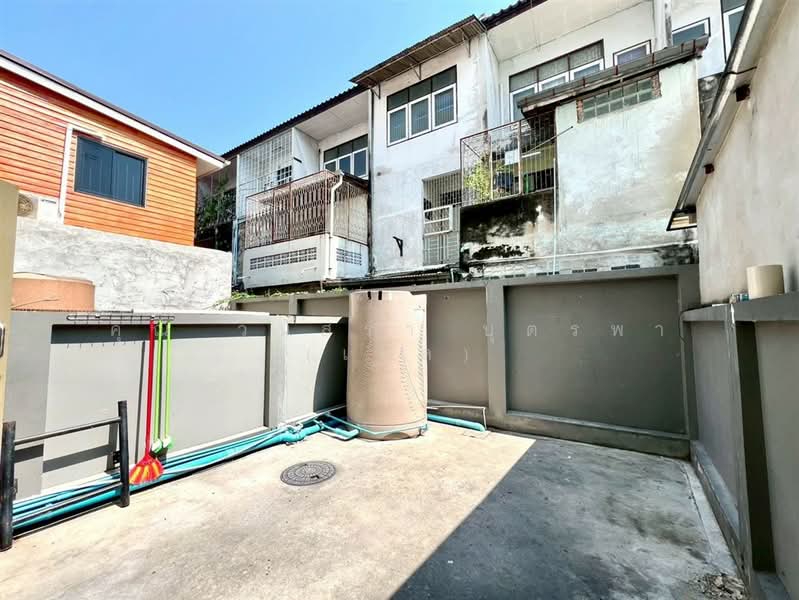 อาคารพาณิชย์ 3.5 ชั้น 28.7 ตร.ว. โครงการที บิสโฮม ตลาดพลู ใกล้ตลาดพลู ถนนเทอดไท, Bangkok, ถนนเทอดไท, Talat Plu, Thon Buri, Bangkok, , 215 sqm, Shophouse For Sale, by คุณ วีนัสรา บุตรพา (เมล), 500245386 - DDproperty.com