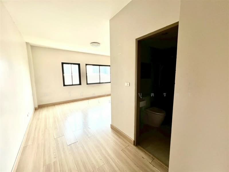 อาคารพาณิชย์ 3.5 ชั้น 28.7 ตร.ว. โครงการที บิสโฮม ตลาดพลู ใกล้ตลาดพลู ถนนเทอดไท, Bangkok, ถนนเทอดไท, Talat Plu, Thon Buri, Bangkok, , 215 sqm, Shophouse For Sale, by คุณ วีนัสรา บุตรพา (เมล), 500245386 - DDproperty.com