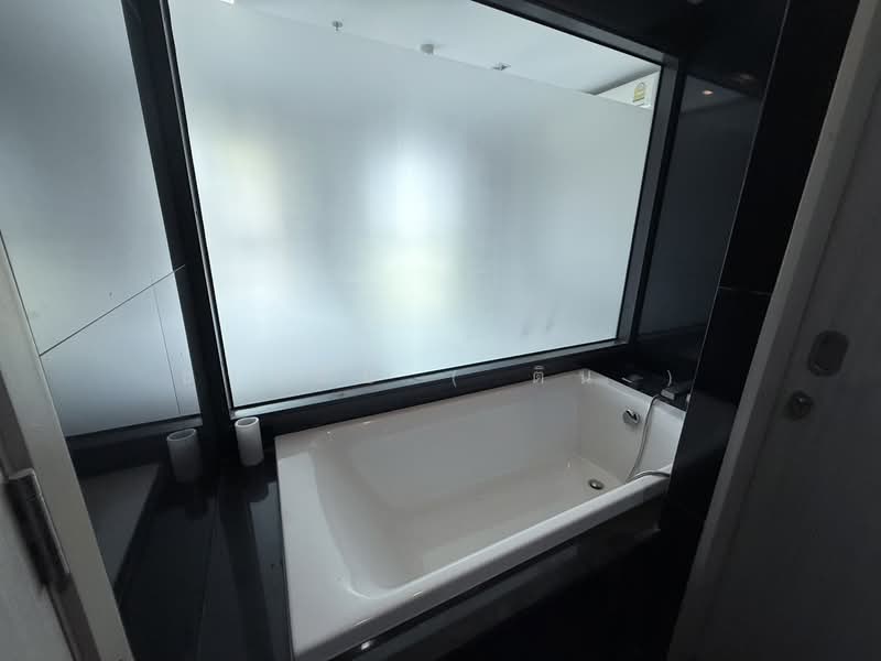 Rhythm Sukhumvit 36-38, Bangkok, 55 Soi Sukhumvit 36, Sukhumvit Road, Phra Kanong, Khlong Toei, Bangkok, 1 Bedroom, 50 sqm, Condo For Rent, by ธราธิป ( ติน ), 500245429 - DDproperty.com