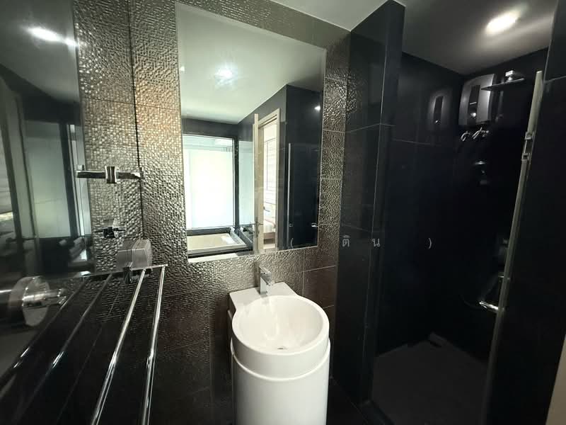 Rhythm Sukhumvit 36-38, Bangkok, 55 Soi Sukhumvit 36, Sukhumvit Road, Phra Kanong, Khlong Toei, Bangkok, 1 Bedroom, 50 sqm, Condo For Rent, by ธราธิป ( ติน ), 500245429 - DDproperty.com