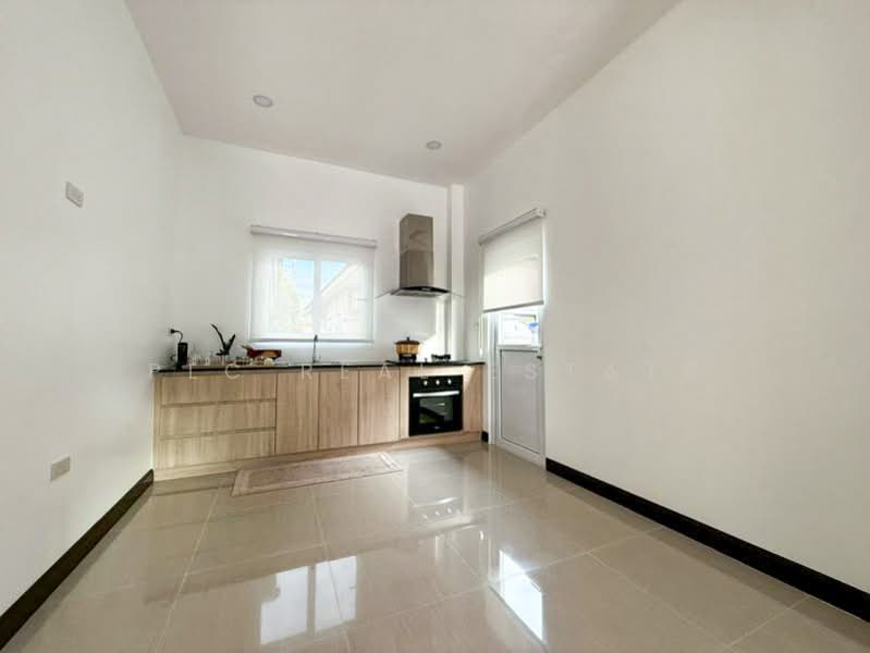 3 Bedroom House for Sale in East Pattaya, Chon Buri (Pattaya), Bang Lamung, Bang Lamung (Pattaya), Chon Buri (Pattaya), 3 Bedrooms, 216 sqm, Single Detached House For Sale, by PLC real estate, 500245431 - DDproperty.com