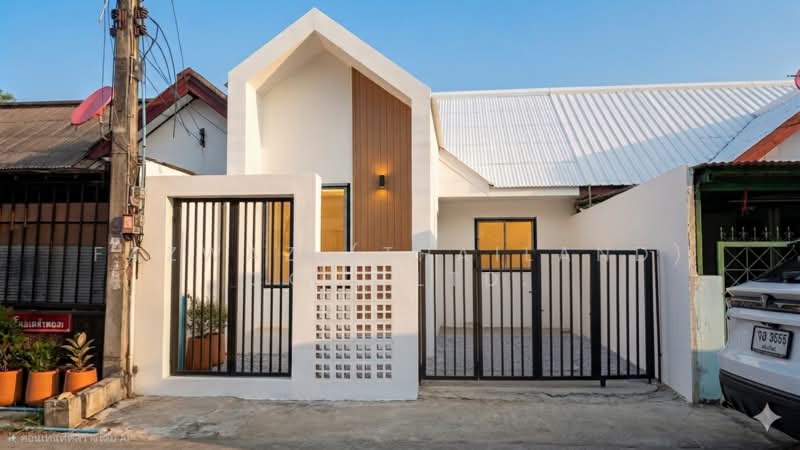 Renovated Townhome Near Makro Nong Pa Khrang – Prime Chiang Mai Location, Chiang Mai, Nong Pa Krang, Muang Chiang Mai, Chiang Mai, 2 Bedrooms, 92 sqm, Townhouse For Sale, by Fazwaz (Thailand) Co., Ltd., 500245441 - DDproperty.com