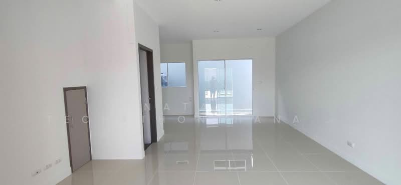 Sammakorn Avenue Suvarnabhumi, Bangkok, Rural Development 3 Khlong Song Ton Noon, Khlong Song Ton Nun, Lat Krabang, Bangkok, 4 Bedrooms, 174 sqm, Townhouse For Sale, by Natasa Techathonthanakhun, 500245543 - DDproperty.com
