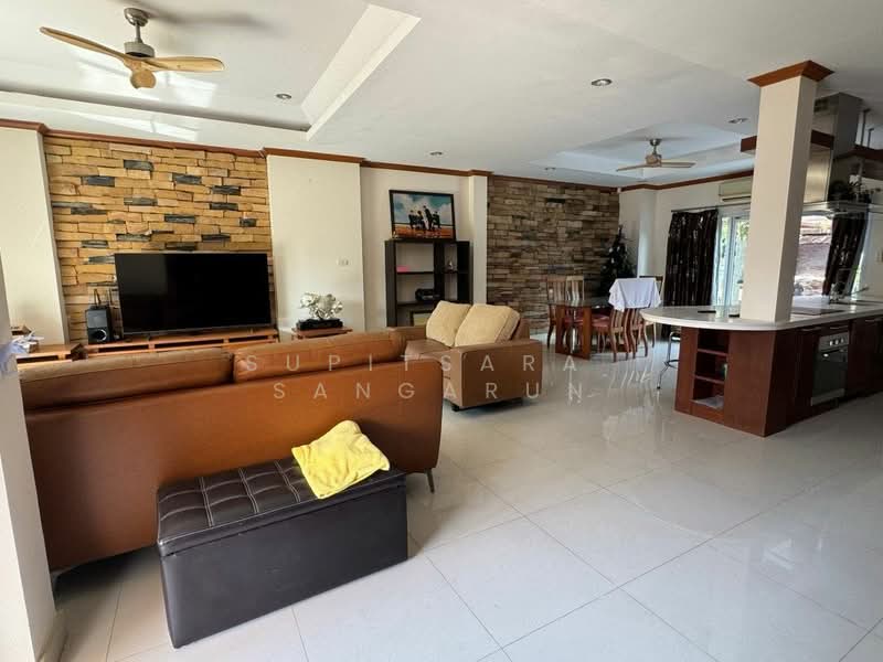 Baan Dusit Pattaya Lake, Chon Buri (Pattaya), Entrance Road, Huai Yai, Bang Lamung (Pattaya), Chon Buri (Pattaya), 4 Bedrooms, 300 sqm, Single Detached House For Sale, by Supitsara Sangarun, 500245581 - DDproperty.com