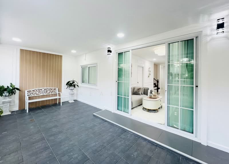 พูลวิลล่าสำหรับขาย พัทยาตะวันออก 3 ห้องนอน สระส่วนตัว, ชลบุรี, บางละมุง, บางละมุง, ชลบุรี, 180 ตร.ม., วิลล่า ขาย, โดย PLC real estate, 500245630 - DDproperty.com