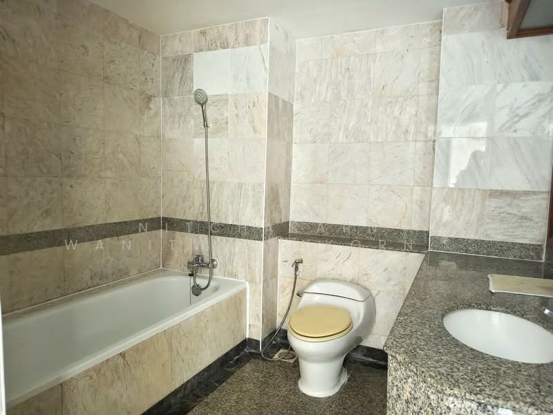 Asoke Place, Bangkok, Asok Montri Rd, Khlongtoei Nua, Watthana, Bangkok, 2 Bedrooms, 60 sqm, Condo For Rent, by Nitchakarn Wanitwichakornkit , 500245784 - DDproperty.com