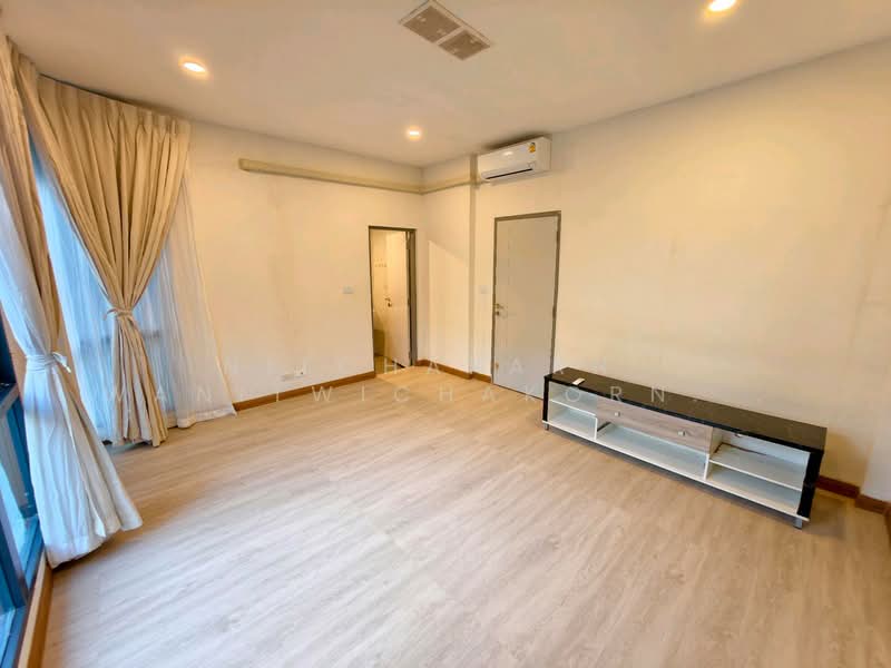 The City Sukhumvit-Onnut, Bangkok, 588/2 Soi On Nut 70/1, Prawet, Prawet, Bangkok, 4 Bedrooms, 315 sqm, Single Detached House For Rent, by Nitchakarn  Wanitwichakornkit , 500245828 - DDproperty.com