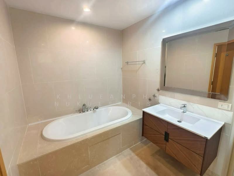 The Empire Place, Bangkok, 88 Narathiwatratchanakharin Road, Thung Maha Mek, Sathon, Bangkok, 2 Bedrooms, 97 sqm, Condo For Rent, by Khlueanphon Nukulsirisak, 500245850 - DDproperty.com