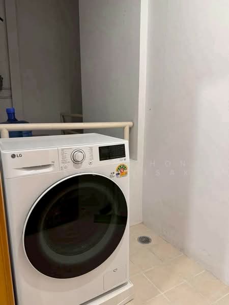 The Empire Place, Bangkok, 88 Narathiwatratchanakharin Road, Thung Maha Mek, Sathon, Bangkok, 2 Bedrooms, 97 sqm, Condo For Rent, by Khlueanphon Nukulsirisak, 500245850 - DDproperty.com