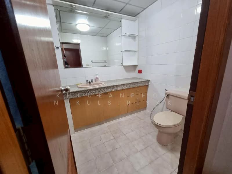 Liberty Park 2, Bangkok, 55 Soi Sukhumvit 11, Khlongtoei Nua, Watthana, Bangkok, 2 Bedrooms, 120 sqm, Condo For Rent, by Khlueanphon Nukulsirisak, 500245868 - DDproperty.com