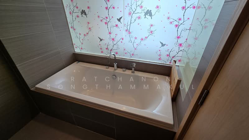 Siri At Sukhumvit, Bangkok, 902 Sukhumvit Road, Phra Kanong, Khlong Toei, Bangkok, 1 Bedroom, 68 sqm, Condo For Rent, by Ratchanon Songthammakul, 500245986 - DDproperty.com